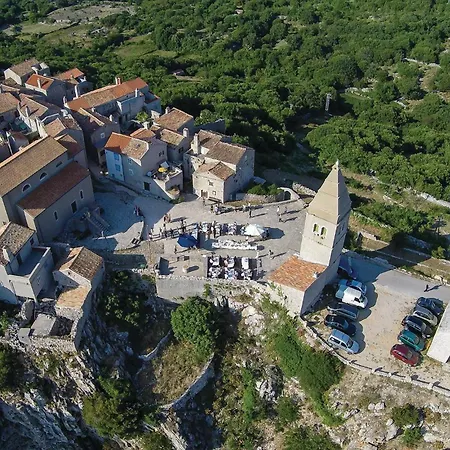 1 Bedroom Awesome In Apartment Martinscica (Cres)