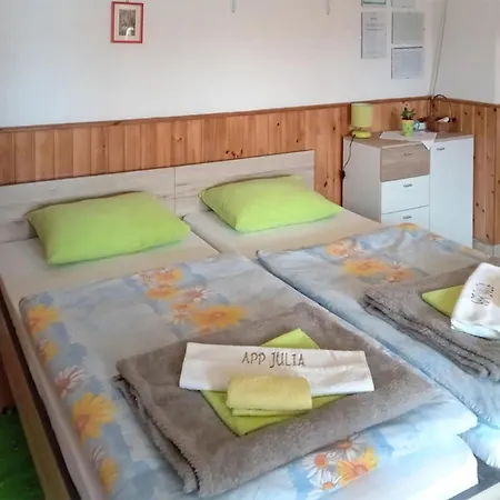 1 Bedroom Awesome In Apartment *